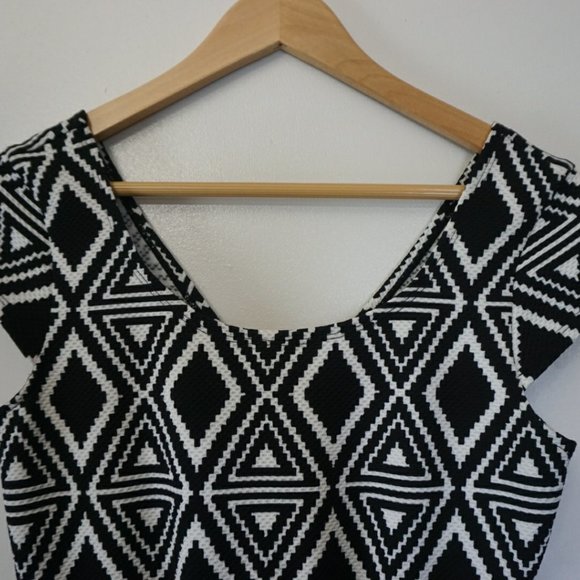 ***SOLD*** Black and White Skater Dress NWT Small - Picture 3 of 8